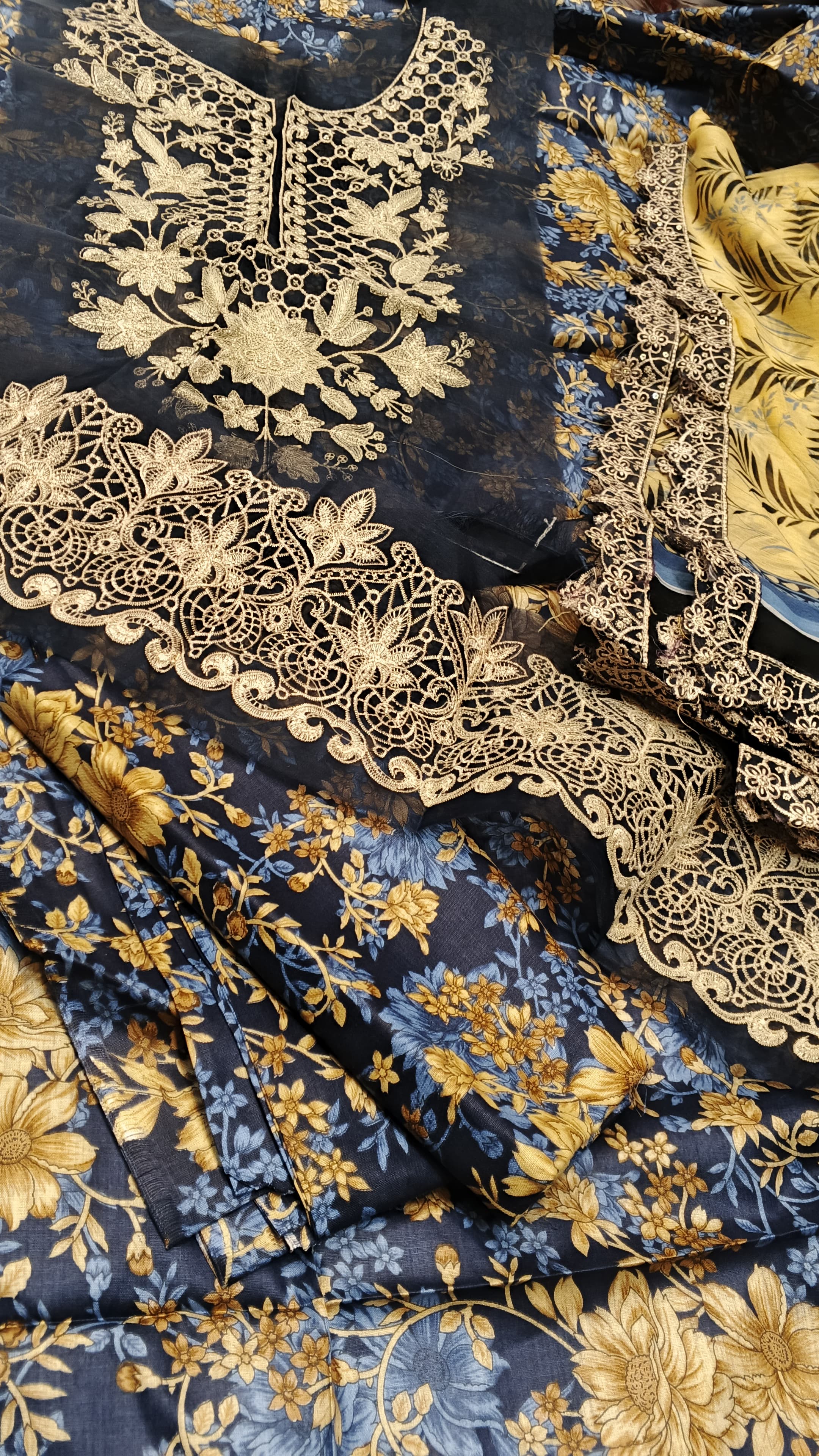 3PC BLUE BERRY LAWN WITH PATCHES