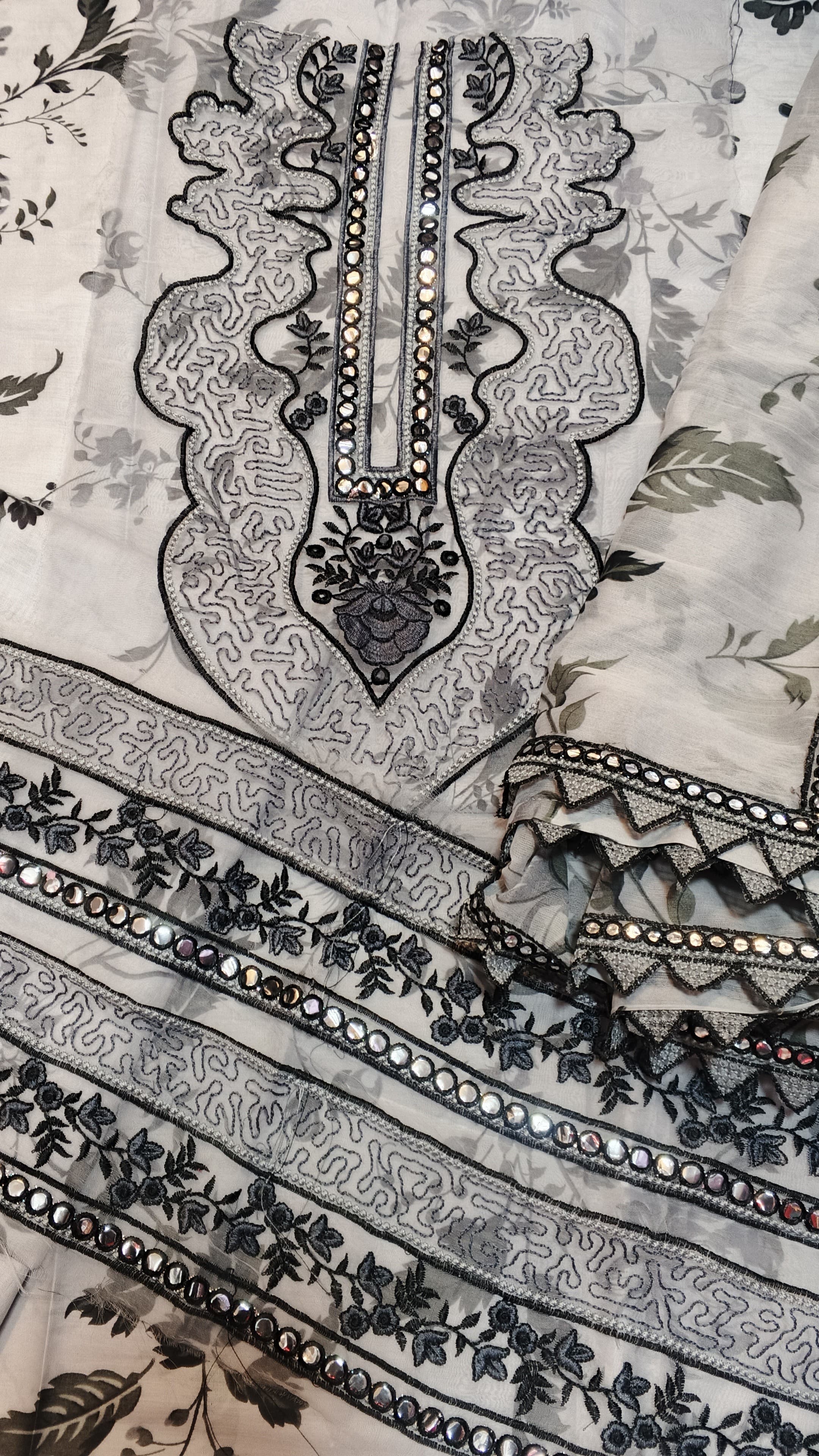 3PC GREY & BLACK LAWN WITH PATCHES